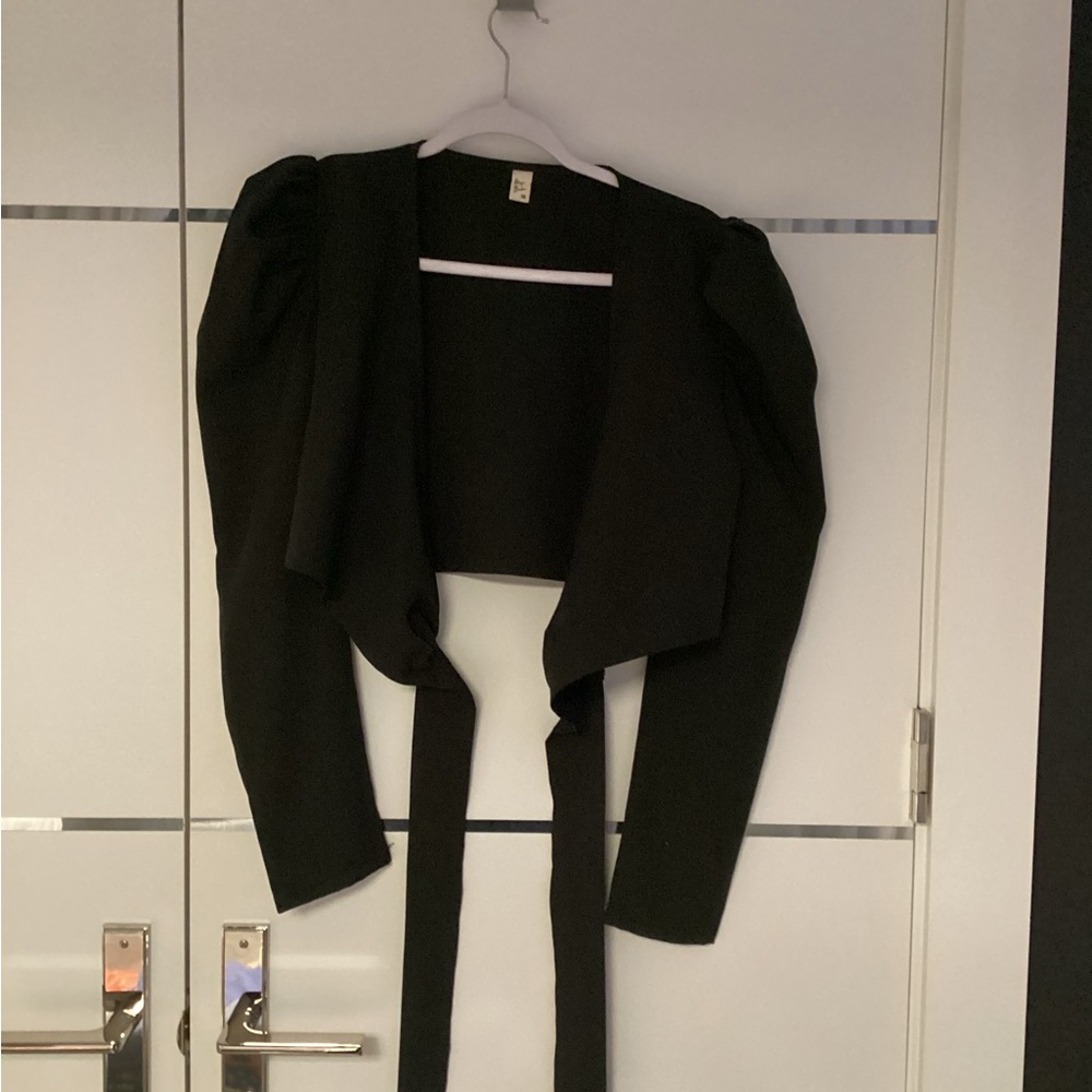 Black Cropped Tie-Front Puff Sleeve Top